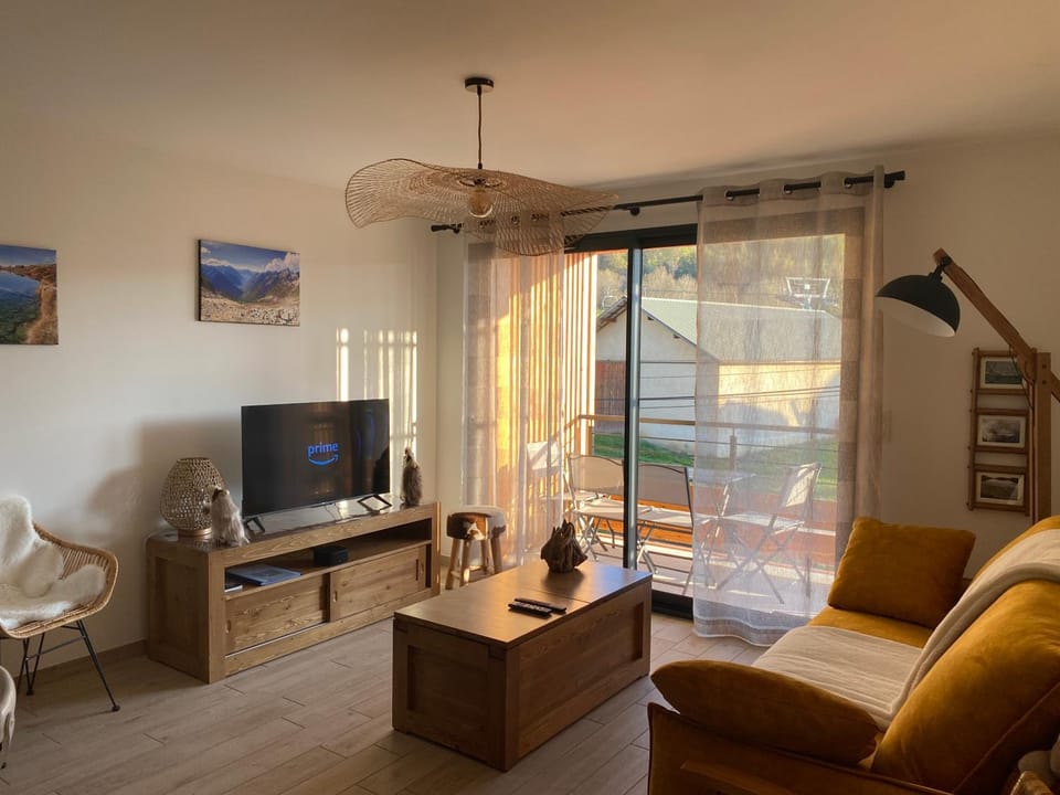 Communal lounge/ TV room