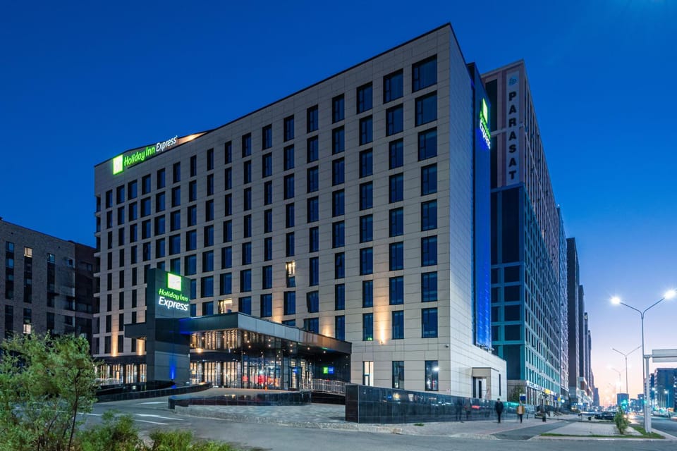 Property building, Facade/entrance, Night, Location