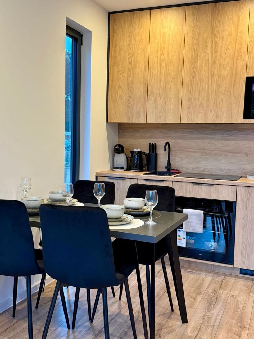 Coffee/tea facilities, Kitchen or kitchenette, Living room