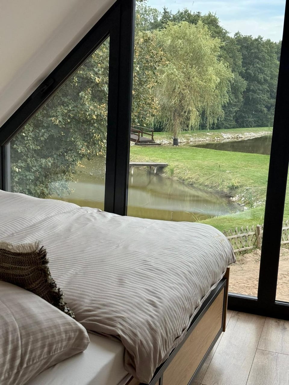 Bed, Natural landscape, Photo of the whole room, Bedroom, Lake view