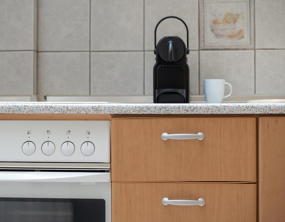 Coffee/tea facilities, pet friendly, stove