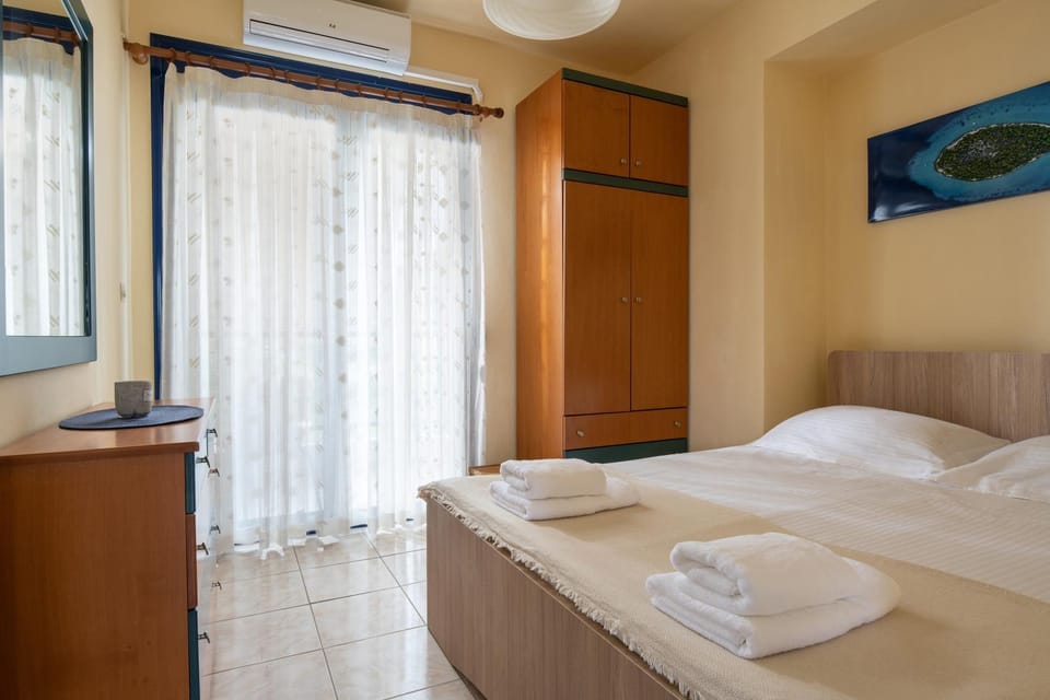 Bed, Photo of the whole room, Bedroom, towels, wardrobe, air conditioner