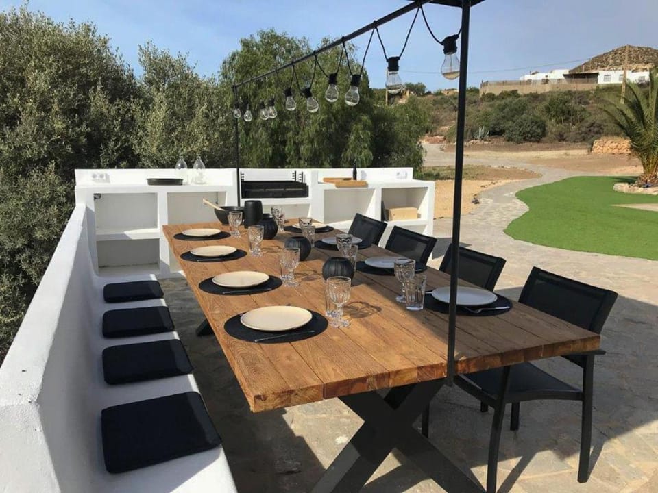 Patio, Day, Natural landscape, Dining area, Mountain view, Area and facilities