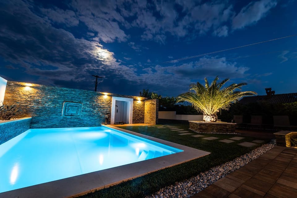 Night, Pool view