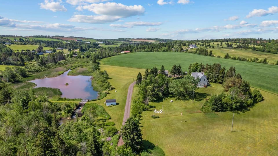 Clinton Pond Bed and Breakfast Bed and Breakfast in Prince Edward County