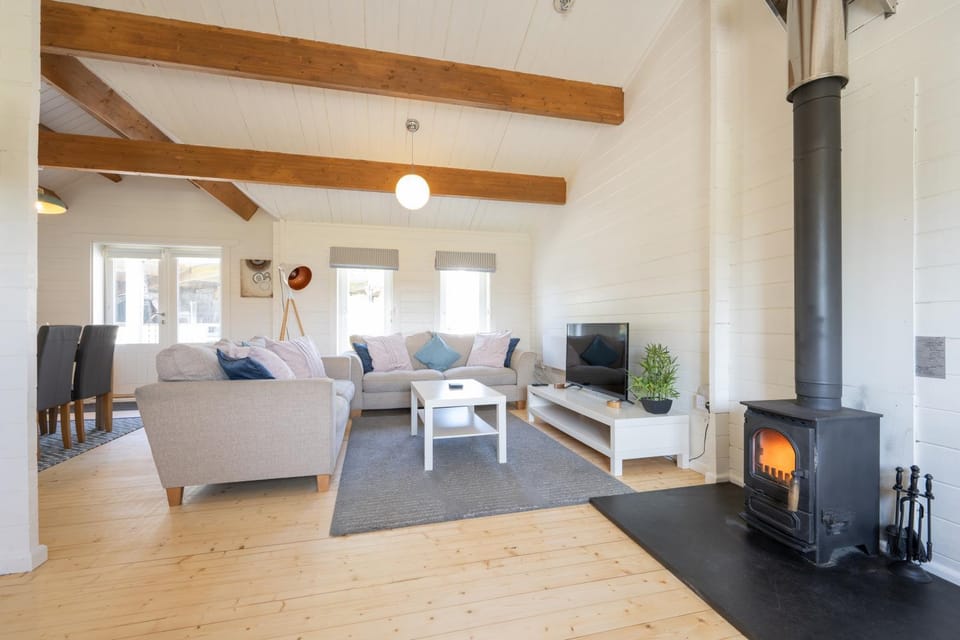 Communal lounge/ TV room, TV and multimedia, Living room, Seating area