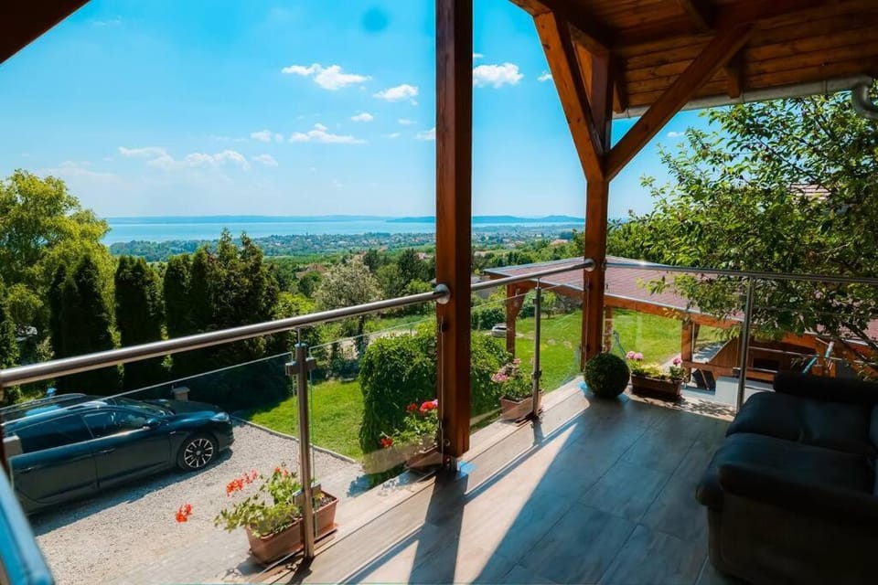 Balcony/Terrace, Lake view