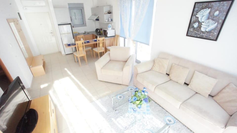 Communal lounge/ TV room, Living room, Dining area