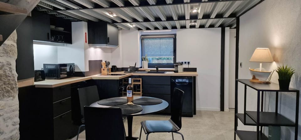 Kitchen or kitchenette, Dining area, dishwasher, minibar, pet friendly, stove, toaster