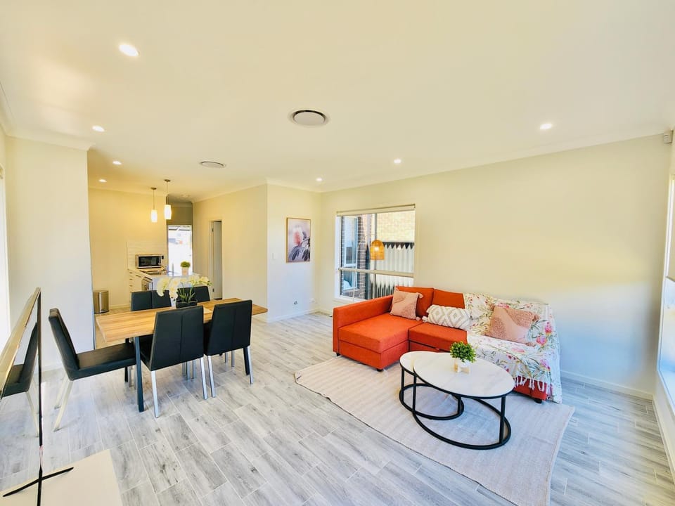 Seating area, Dining area