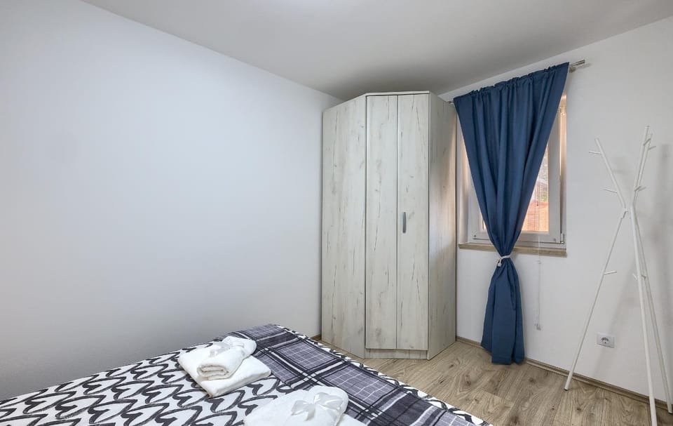 Bed, Bedroom, towels, wardrobe