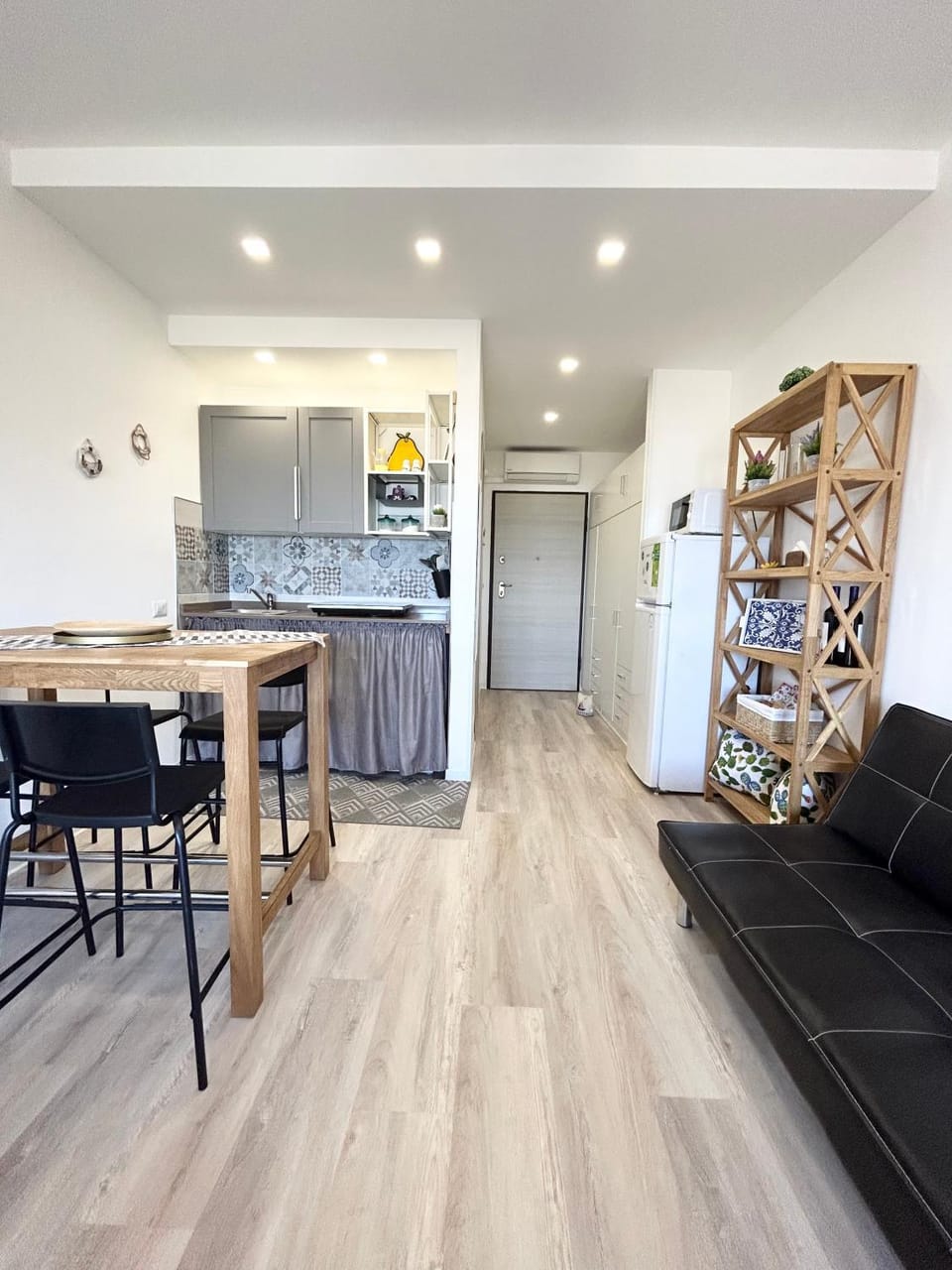 Kitchen or kitchenette, Living room, Dining area