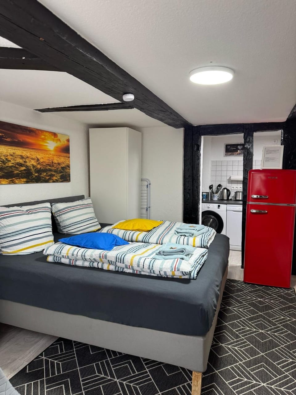 Photo of the whole room, Bedroom