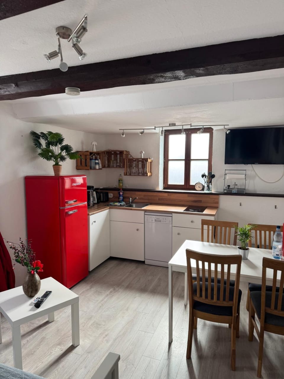 Kitchen or kitchenette, Dining area, dishwasher, stove