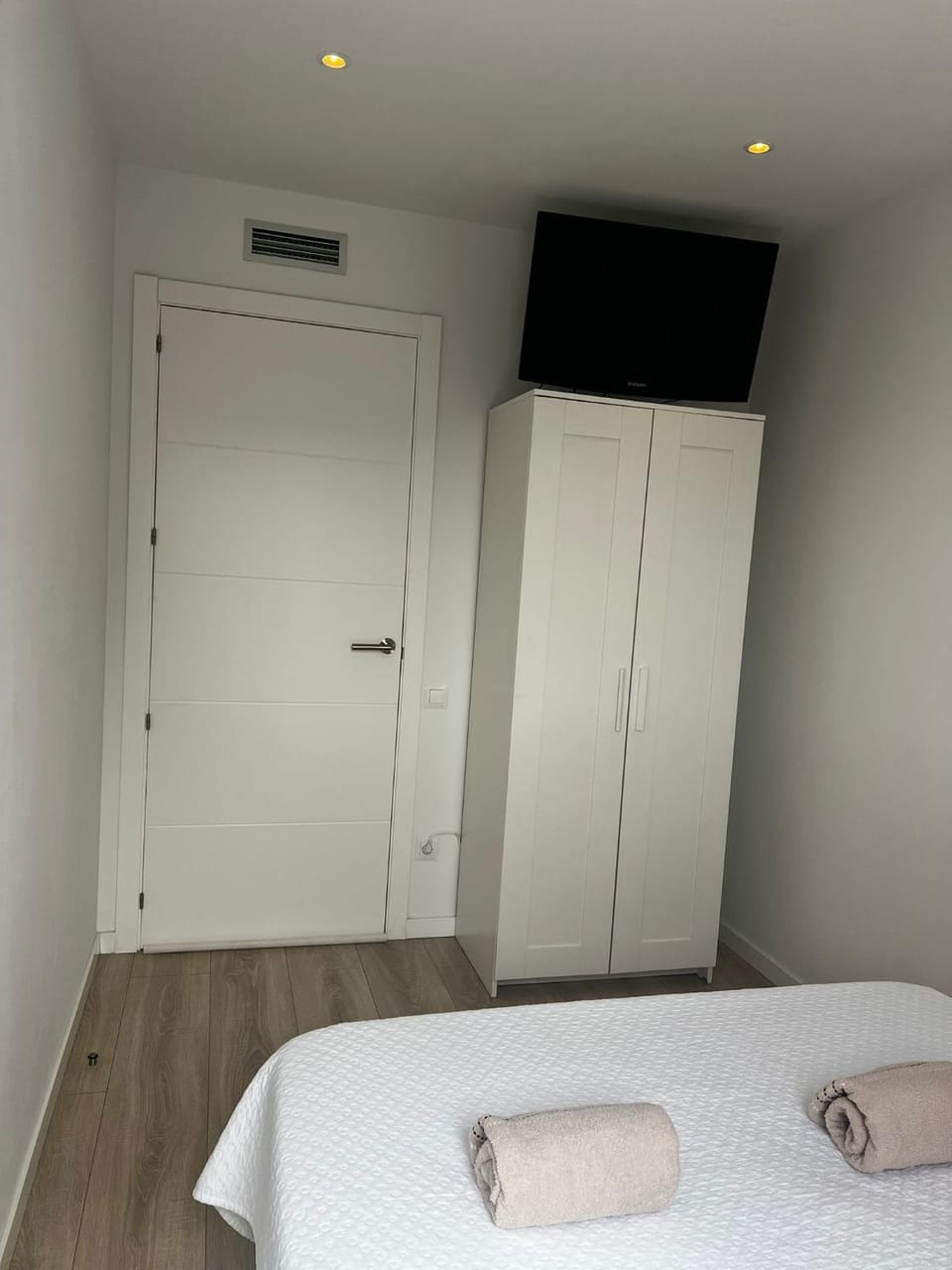 Confortable habitación doble - 2 Bed and Breakfast in Barcelona