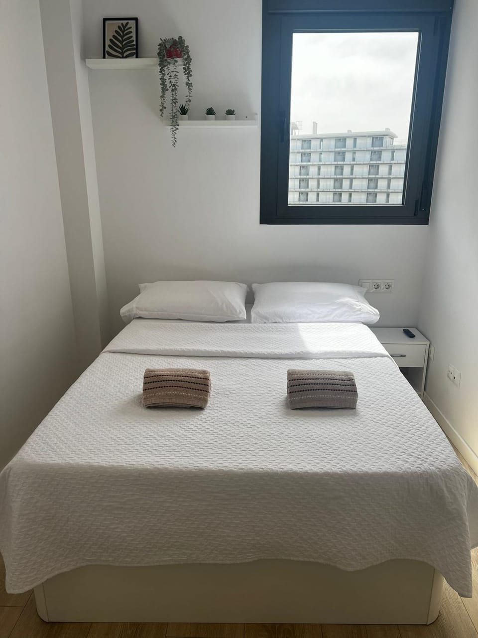 Confortable habitación doble - 2 Bed and Breakfast in Barcelona