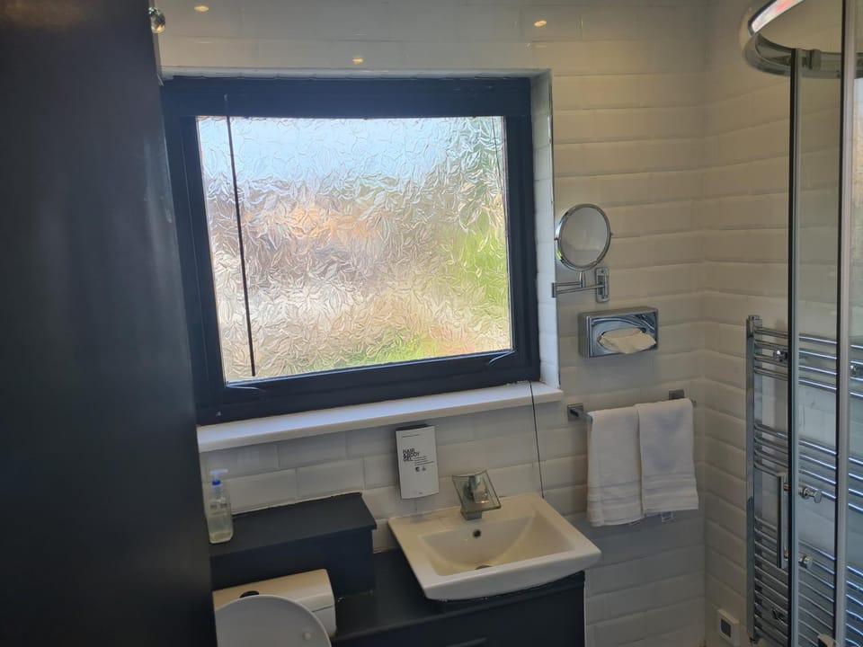 Shower, Bathroom, towels
