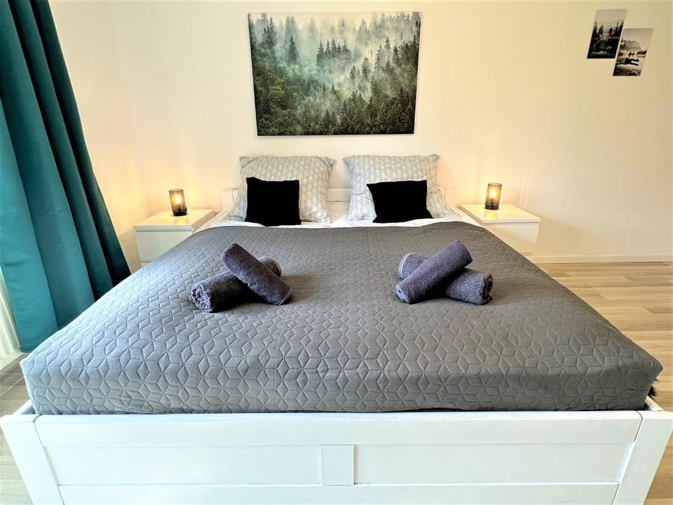 Bed, Bedroom