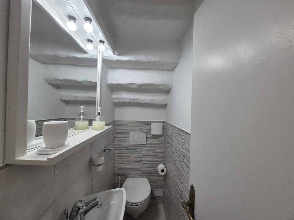 Toilet, Bathroom