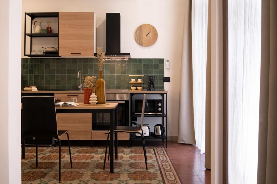 Coffee/tea facilities, Balcony/Terrace, minibar, oven, pet friendly, kitchen