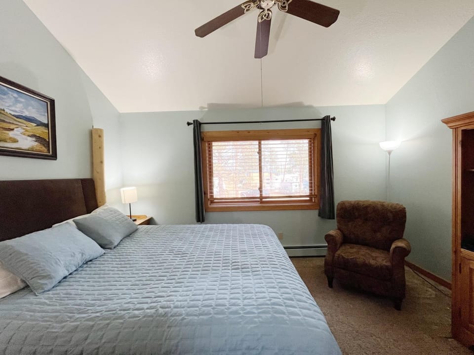 Cabin A Suite Bed and Breakfast Cabin in Woodland Park