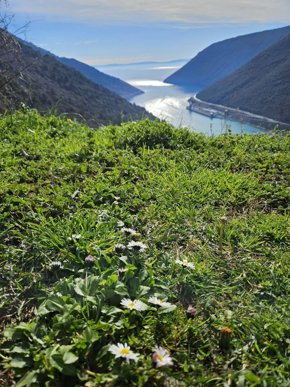 Nearby landmark, Spring, Day, Neighbourhood, Natural landscape, Hiking, Mountain view, Sea view