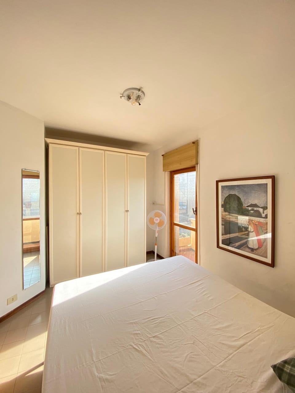 Photo of the whole room, wardrobe