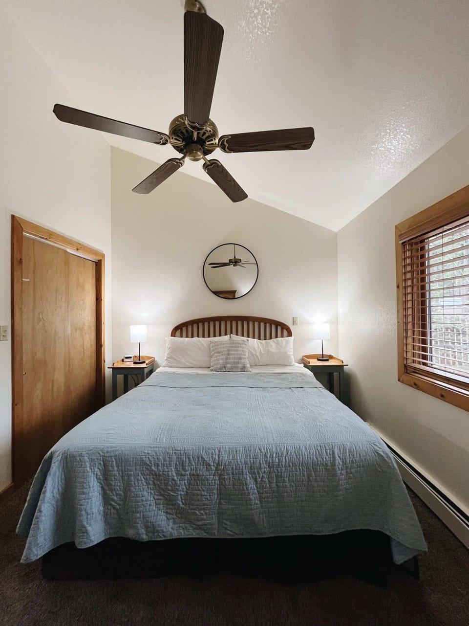 Cozy Cabin suite bed and breakfast Cabin in Woodland Park