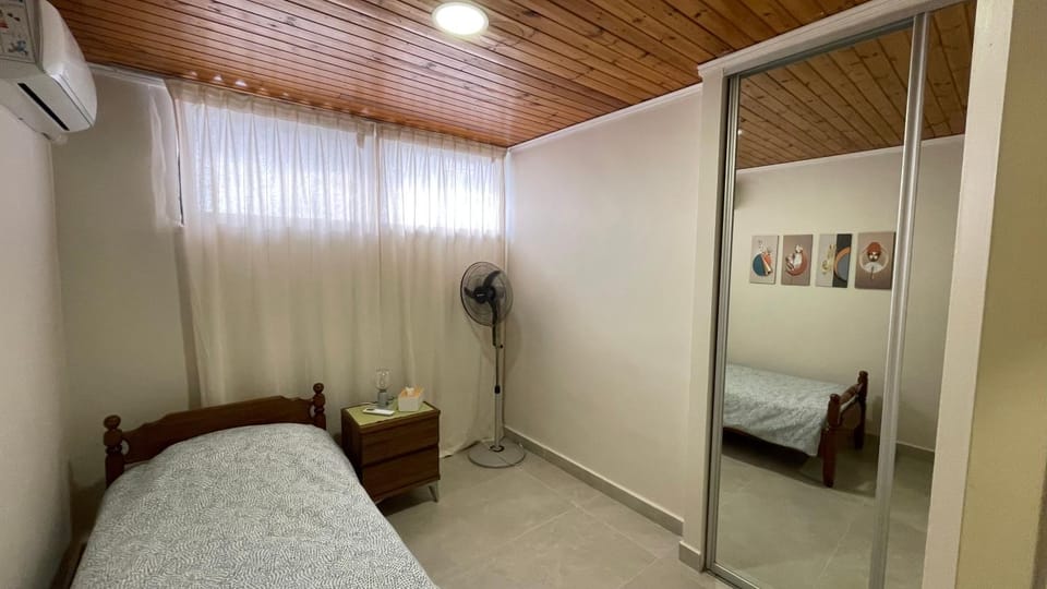Bed, Photo of the whole room, air conditioner