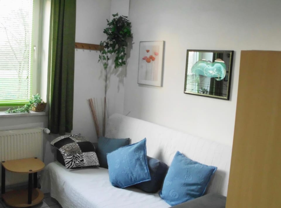 PrivatZimmer in einem Haus Inkl Parkplatz nach Verfügbarkeit Vacation rental in Essen