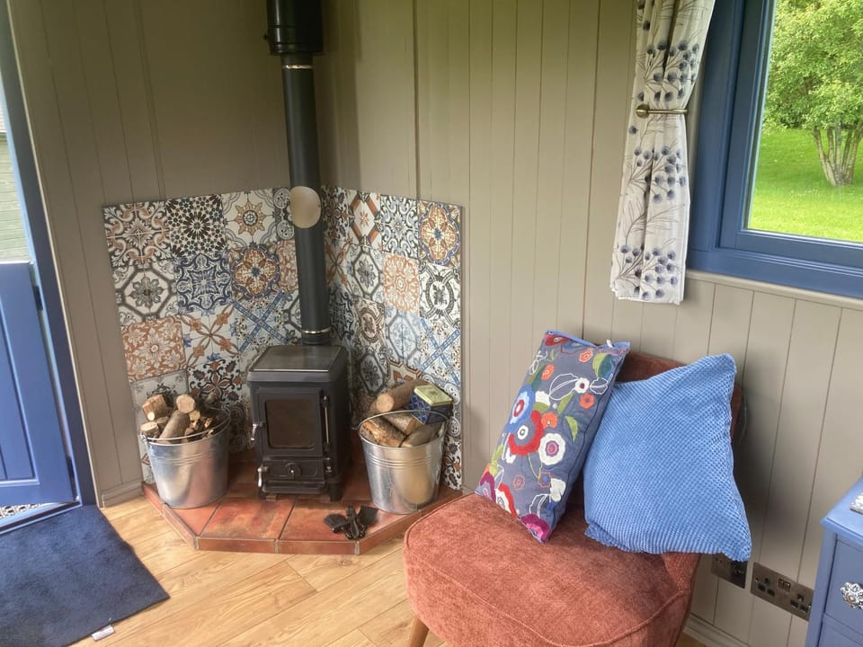 Foxgloves and Fairytales Hut with Hot Tub Farm Stay in Wales