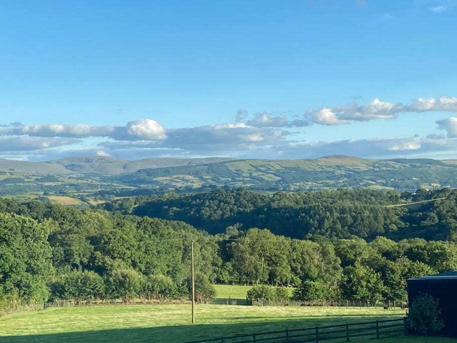 Nearby landmark, Natural landscape, Mountain view