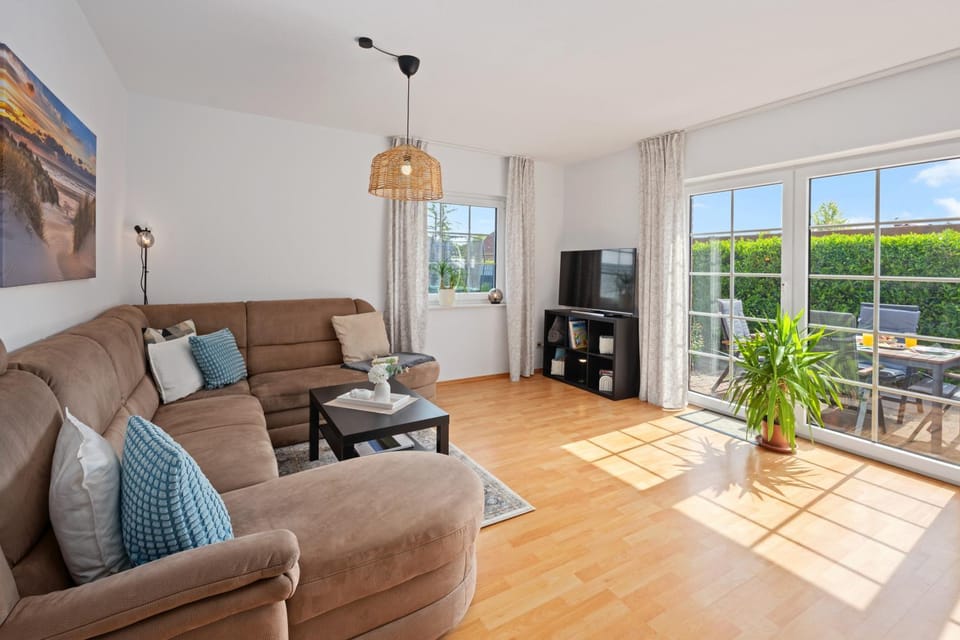 Communal lounge/ TV room, TV and multimedia, Living room, Seating area, Evening entertainment