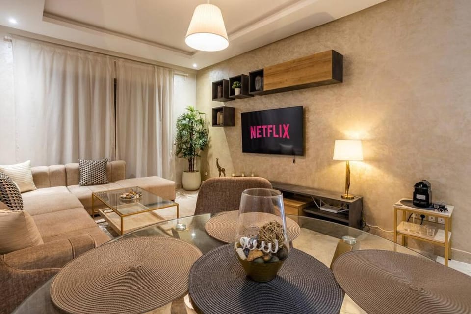 Communal lounge/ TV room, TV and multimedia, Living room, Seating area, Evening entertainment