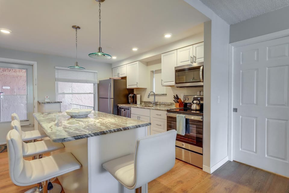 Largo Condo < 3 Mi to Indian Rocks Beach! House in Indian Rocks Beach