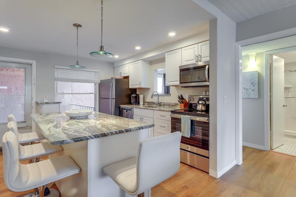 Largo Condo < 3 Mi to Indian Rocks Beach! House in Indian Rocks Beach
