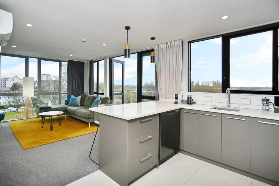 Kitchen or kitchenette, Seating area