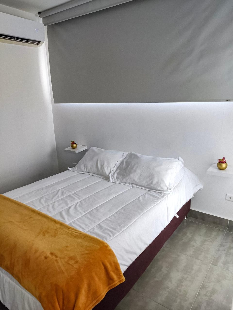 Bed, Photo of the whole room, Bedroom, air conditioner