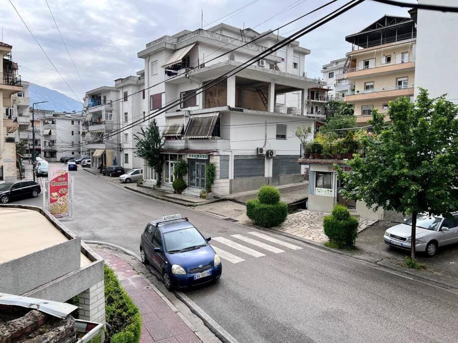Neighbourhood, Street view, Location