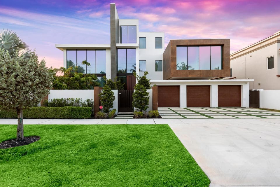 Facade/entrance, Natural landscape, Garden