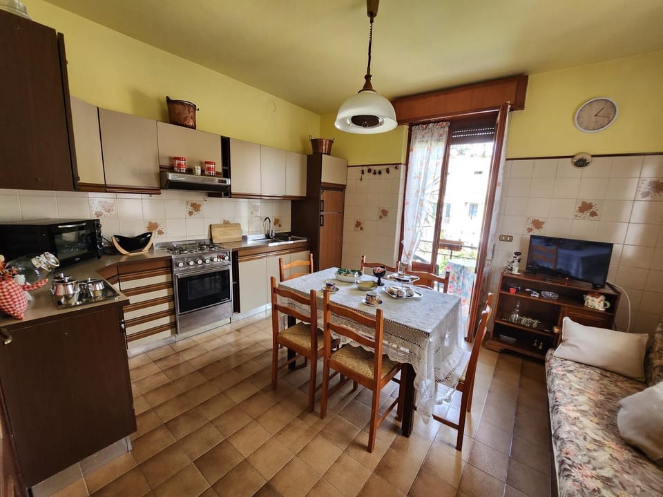 TV and multimedia, Kitchen or kitchenette, Kitchen or kitchenette, Dining area, pet friendly, stove