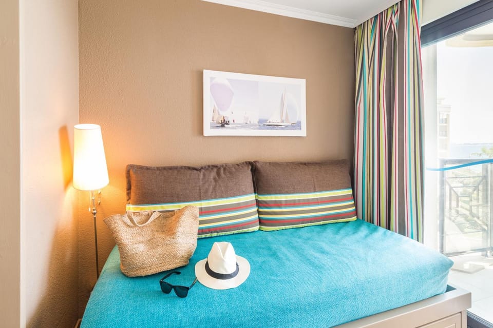 Bed, Living room, Seating area