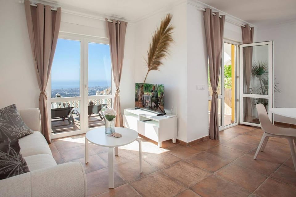 Casa Brittany, vacation home with sea view House in Mijas