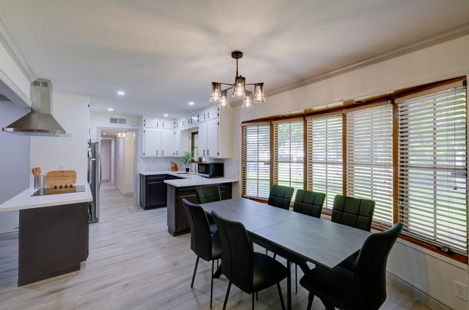 Kitchen or kitchenette, Seating area, Dining area, minibar
