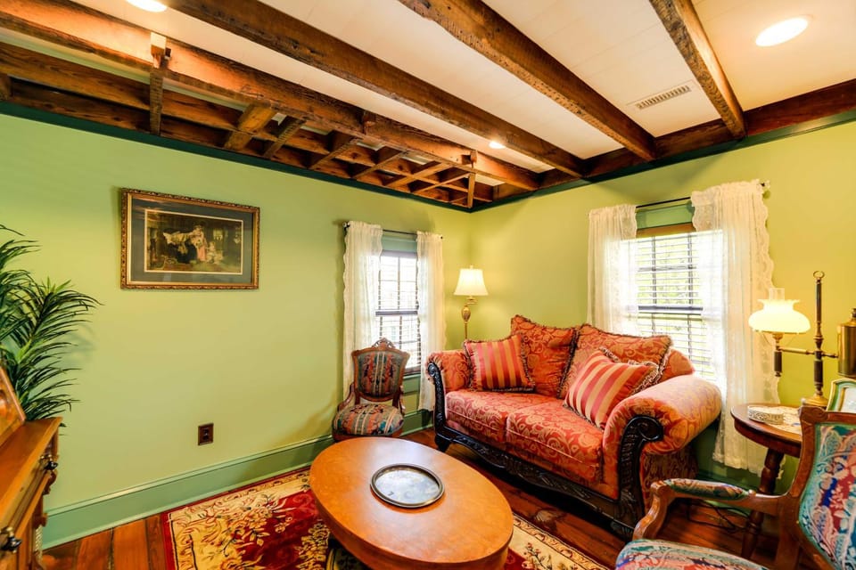 Victorian New Bern Vacation Rental In Downtown! Apartment in New Bern