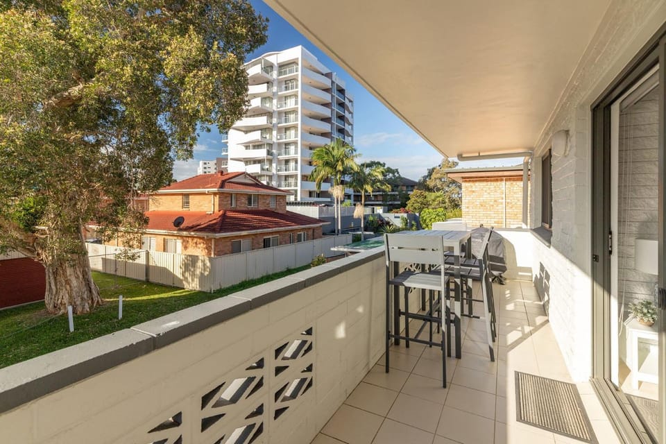 Property building, Patio, Balcony/Terrace