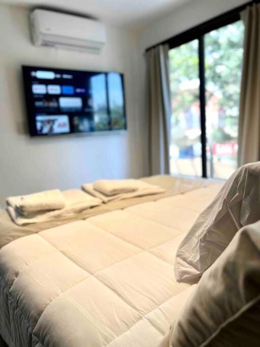 Bed, TV and multimedia, Photo of the whole room