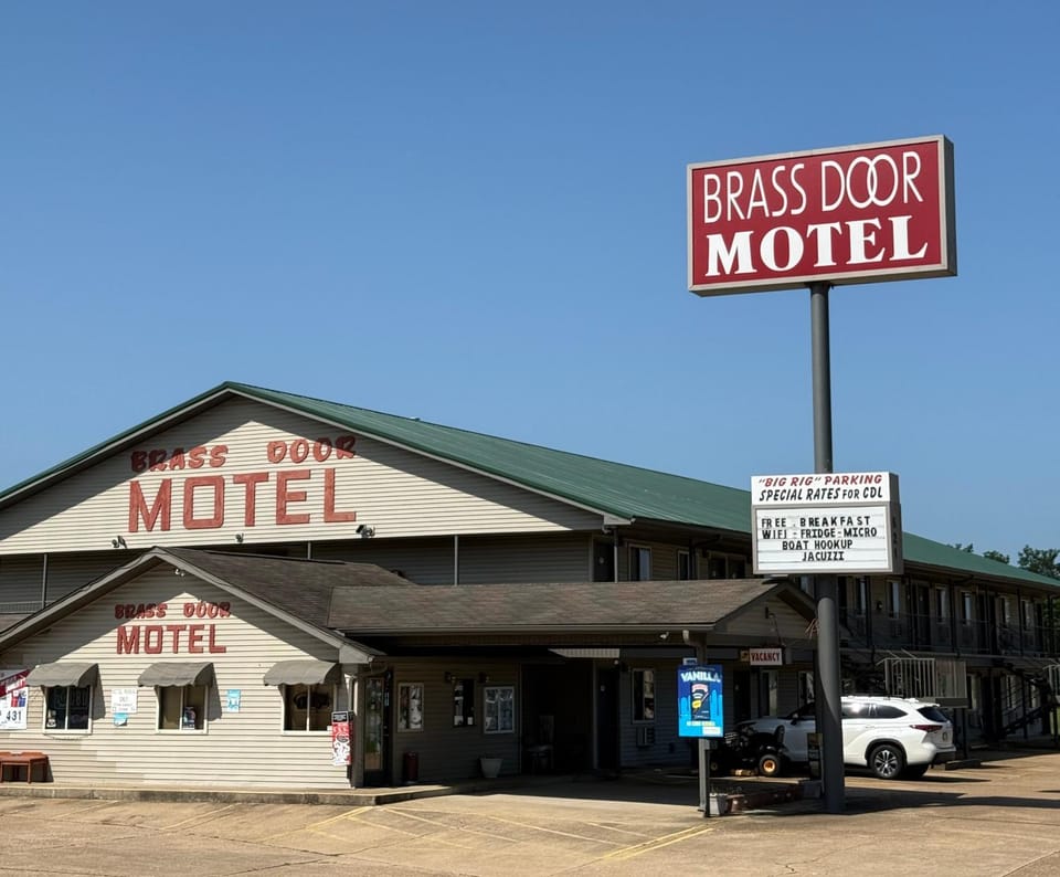 Brass Door Motel Motel in Gassville