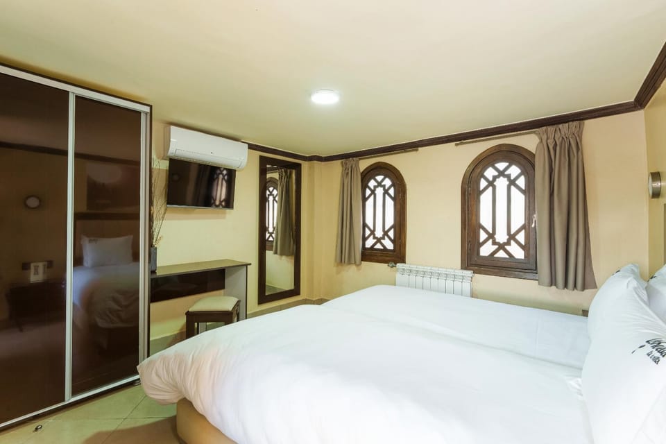 Luxury Villa 6 ROOMS with Pool - Marrakech Center Villa in Marrakesh