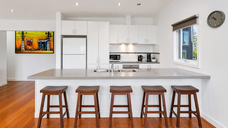 Kitchen or kitchenette, Seating area